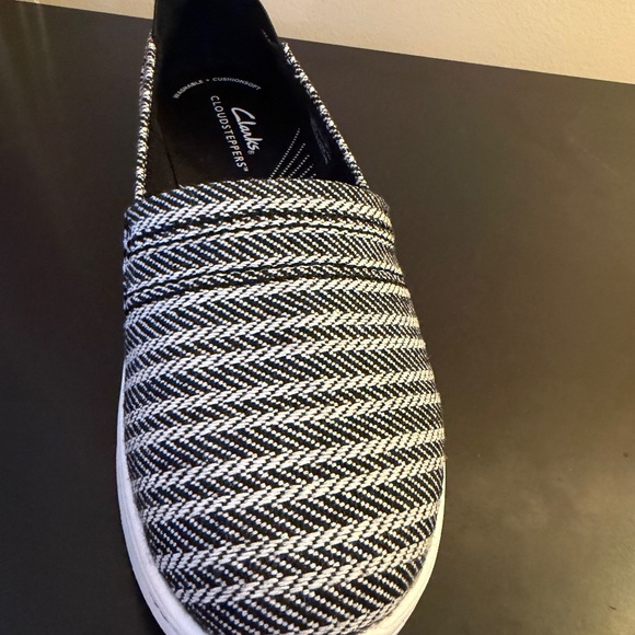 Clark’s loafers Women’s size 6W - Picture 4 of 6